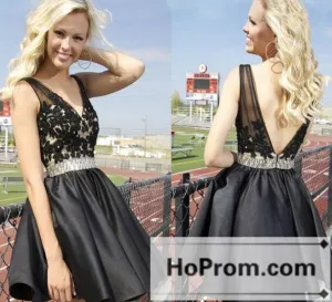 Backless V-Neck Black Lace Short Prom Dresses Homecoming Dresses