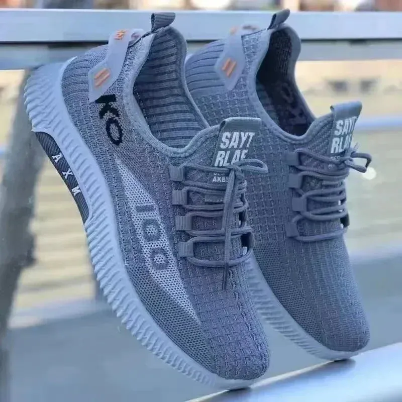 Breathable Mesh Men's Sports Shoes for Summer 2024
