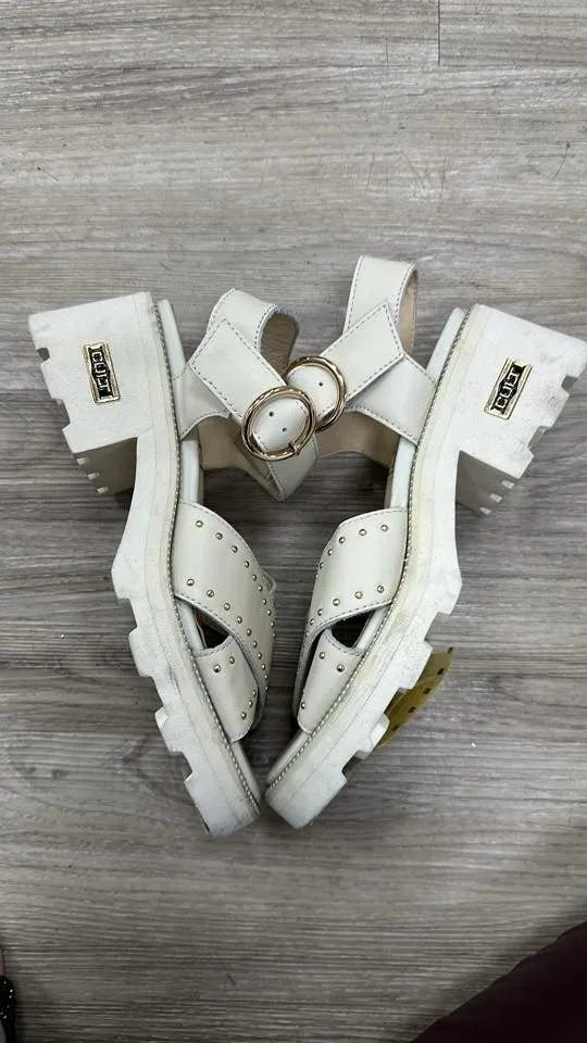 CULT D119 Grace 3702 size 37 fits like 38