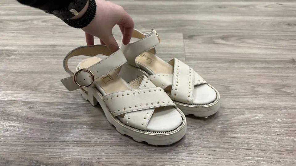 CULT D119 Grace 3702 size 37 fits like 38