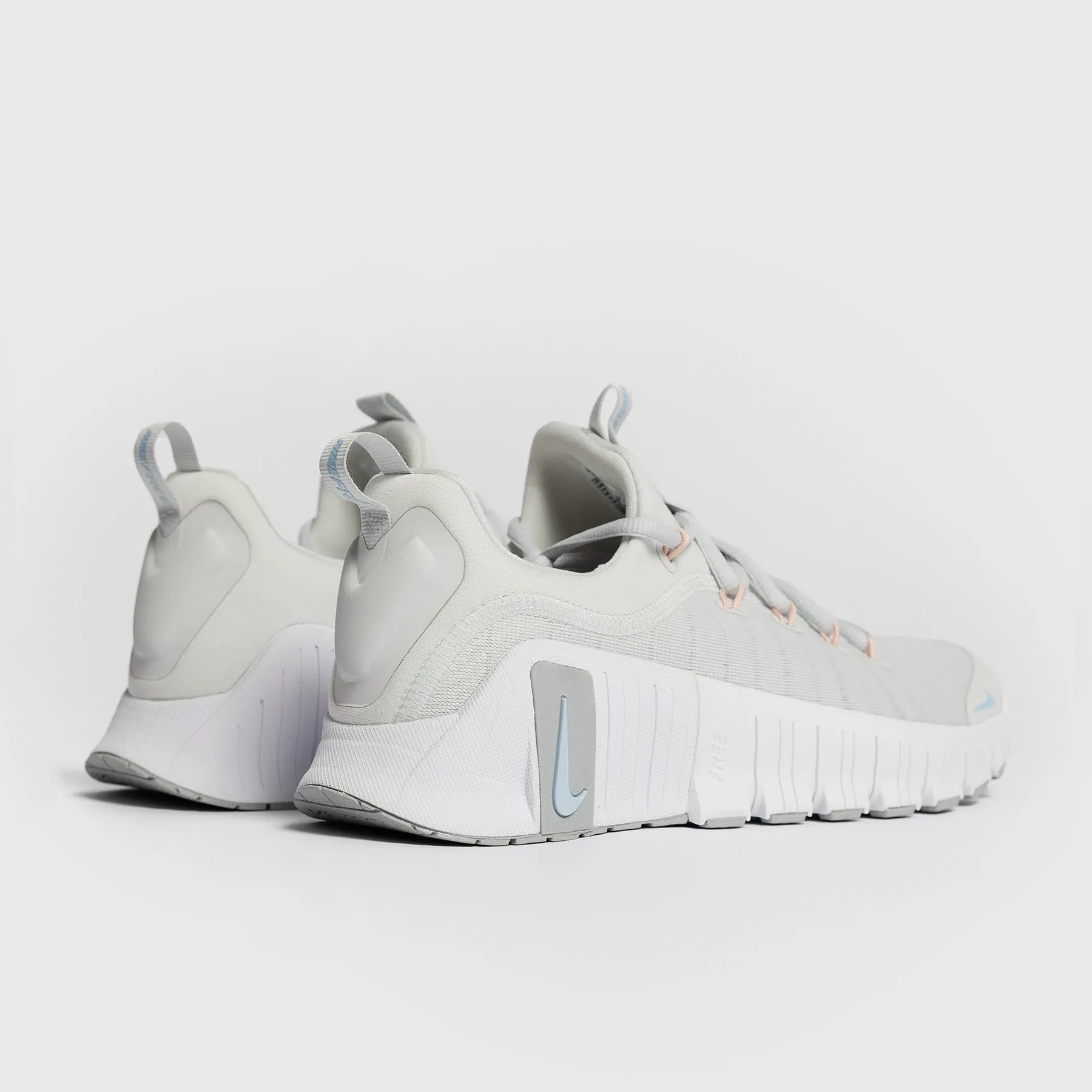 Nike - Free Metcon 6 Women's Training Shoes - PHOTON DUST/METALLIC SILVER