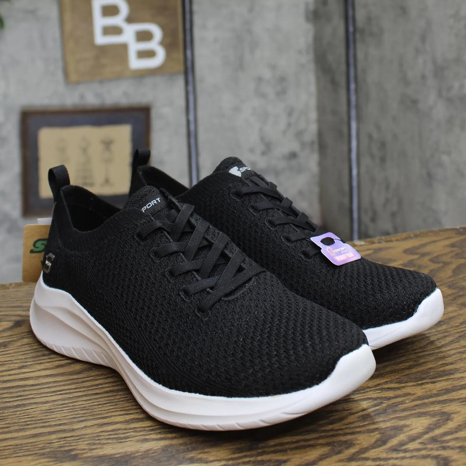 S Sport By Skechers Womens Resse 2.0 Elastic Gore Sneakers 89261300 Black 9.5M