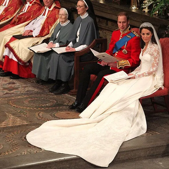 White Princess Kate Middleton Best Lace Sleeve Dress V Neck Wedding Dress Celebrity Evening Gown
